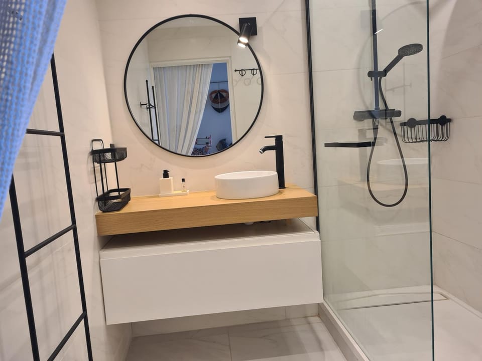 Shower, Bathroom