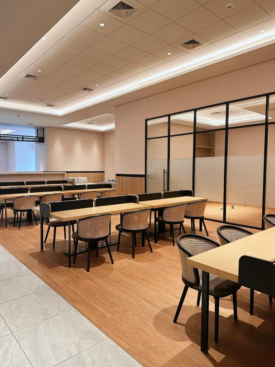 Restaurant/places to eat, Meeting/conference room