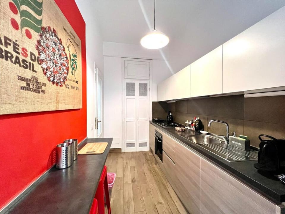 Coffee/tea facilities, Kitchen or kitchenette, stove