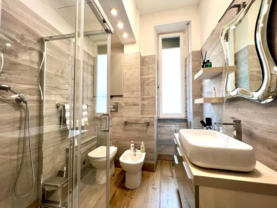 Shower, Toilet, Bathroom, bidet, towels