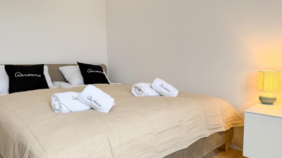 Bed, Photo of the whole room, towels