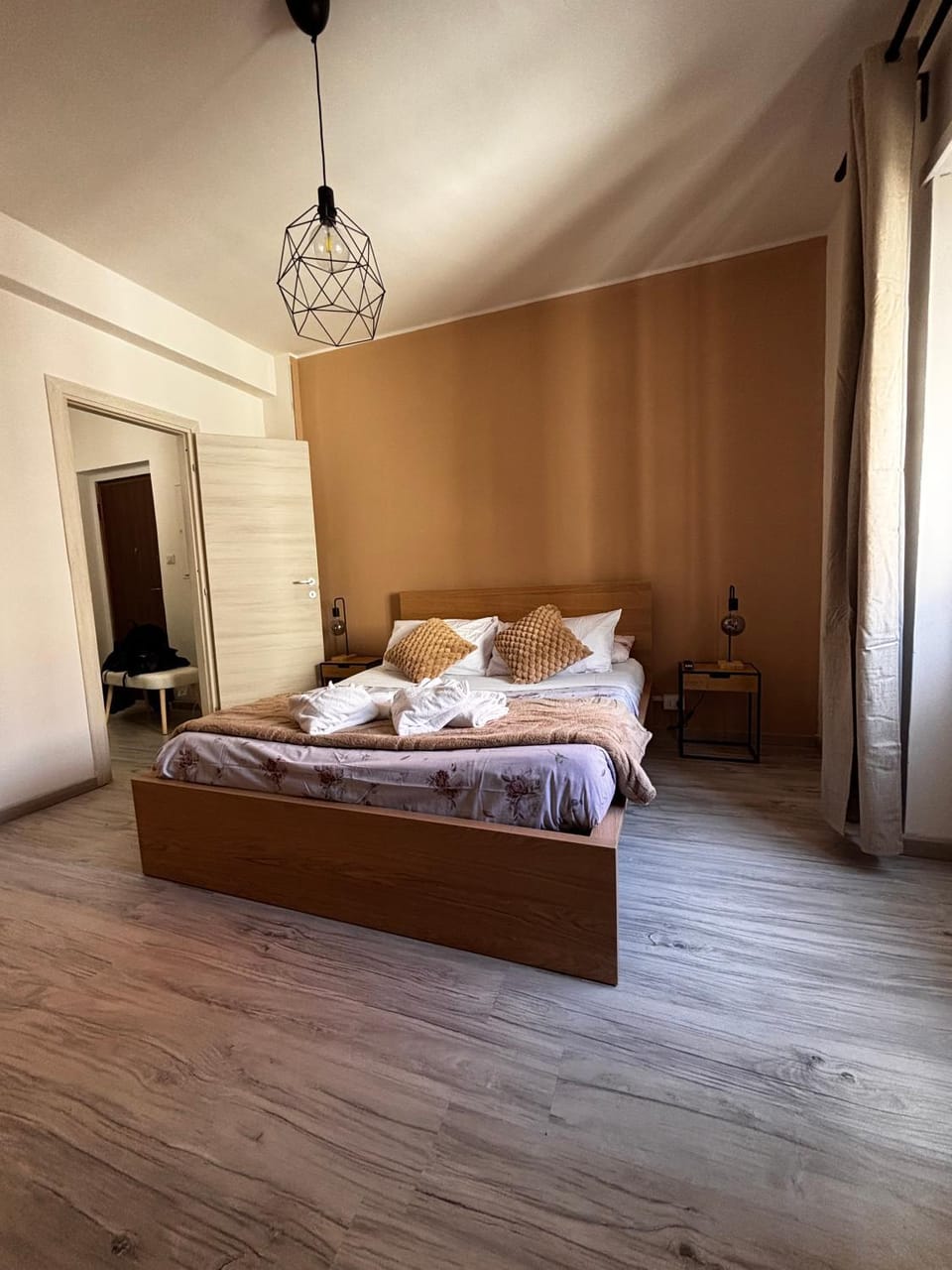 Bed, Photo of the whole room, Bedroom