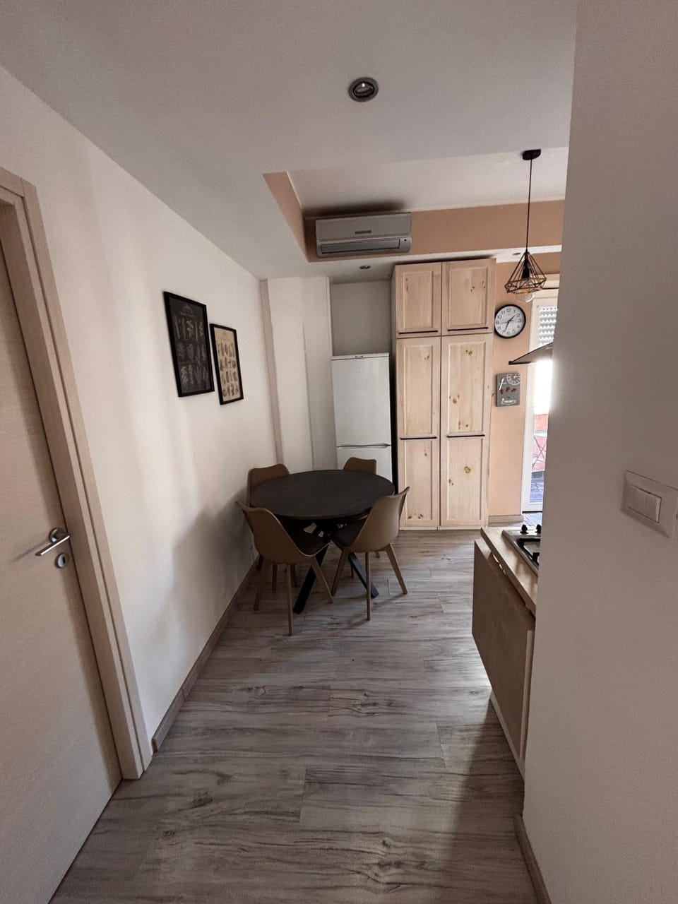 Kitchen or kitchenette, Dining area, oven, air conditioner