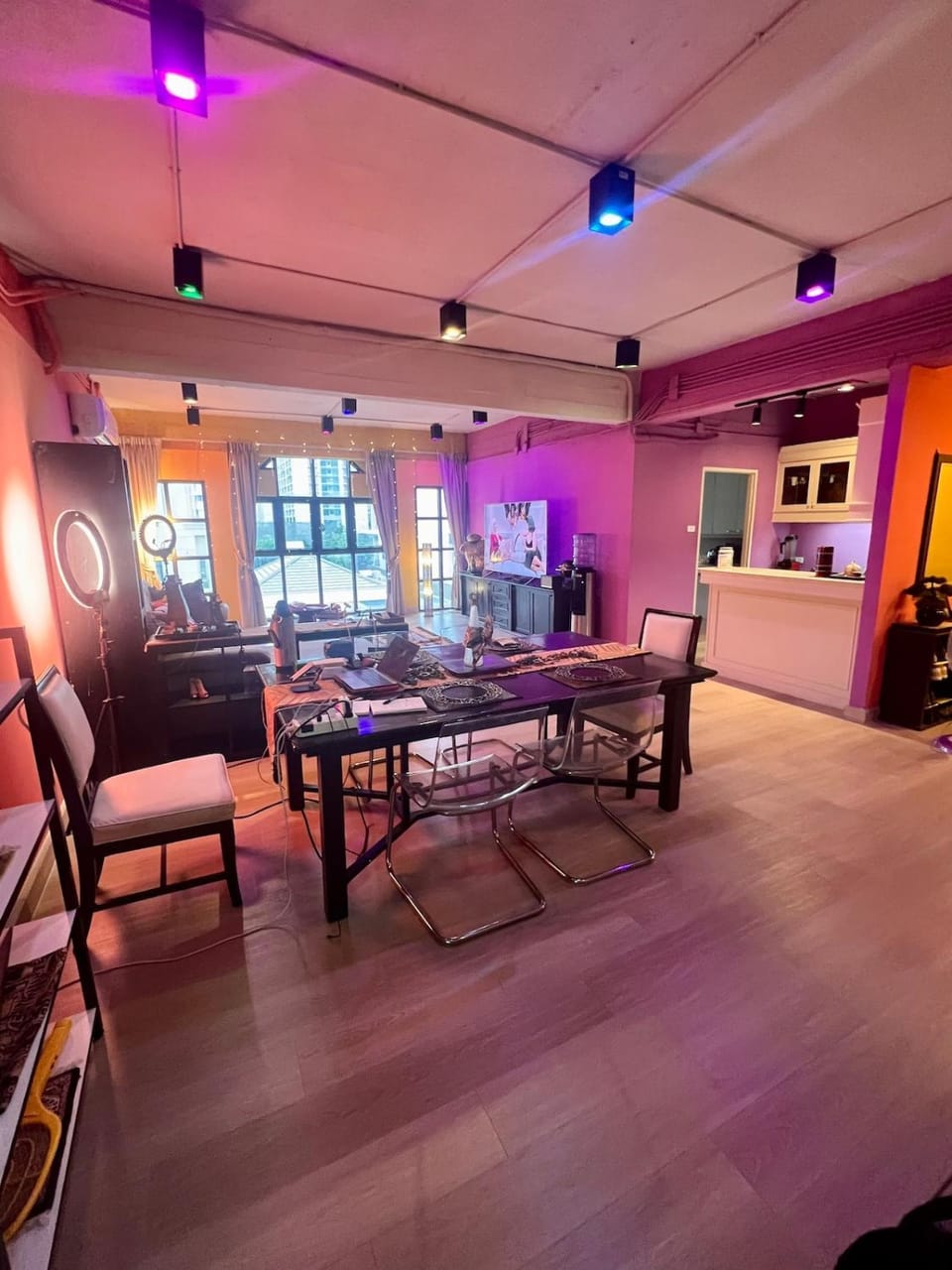 TV and multimedia, Living room, Seating area, Dining area