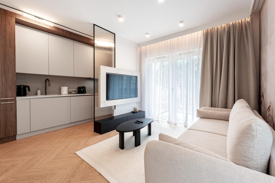 TV and multimedia, Kitchen or kitchenette, Living room, Seating area