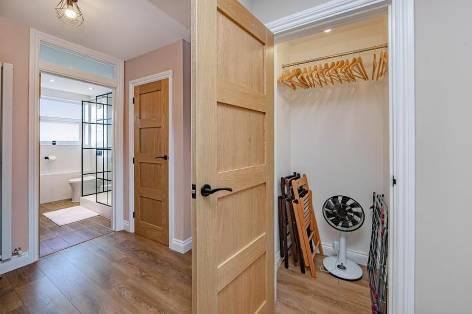 Bathroom, wardrobe