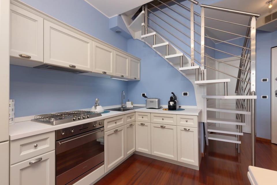 Shower, Coffee/tea facilities, Kitchen or kitchenette, Living room, dishwasher, flat iron, microwave, oven, stove, kitchen, air conditioner