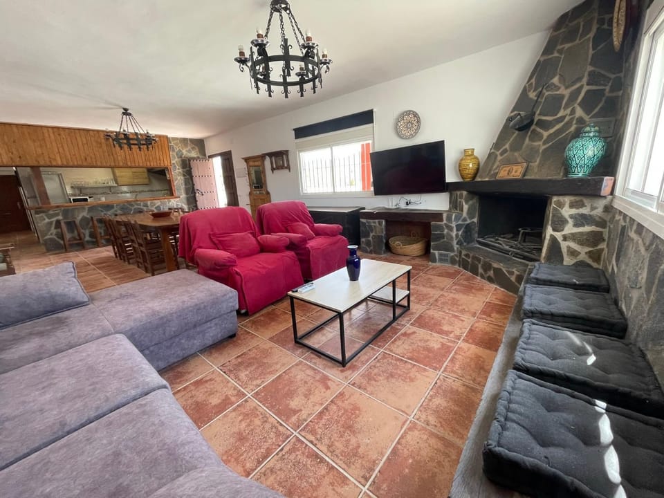 Communal lounge/ TV room, TV and multimedia, Living room, Evening entertainment