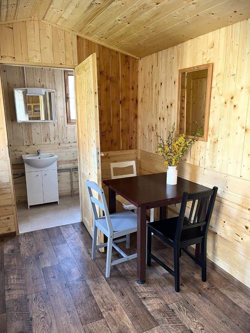 Kitchen or kitchenette, Seating area