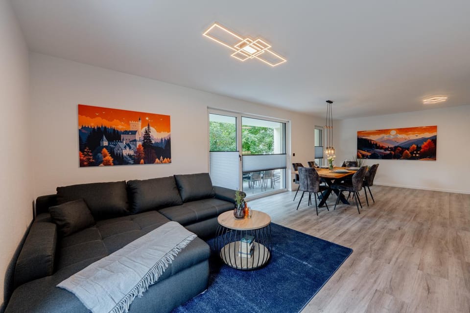 Spring, Day, Balcony/Terrace, Living room, Dining area, Food, Garden view, Dinner, Dinner
