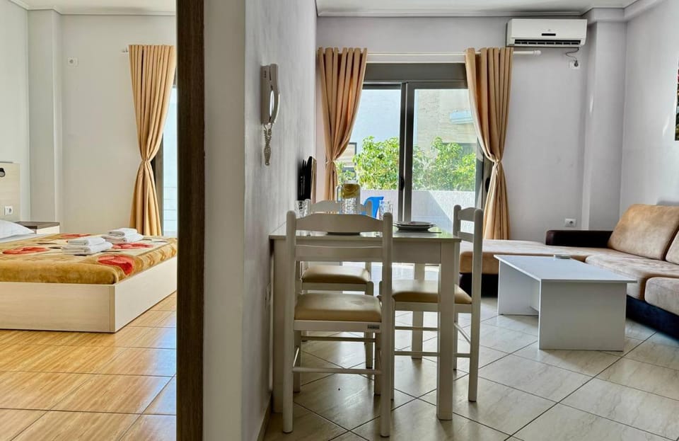 Bed, Living room, Photo of the whole room, Seating area, Dining area, Bedroom, towels, air conditioner
