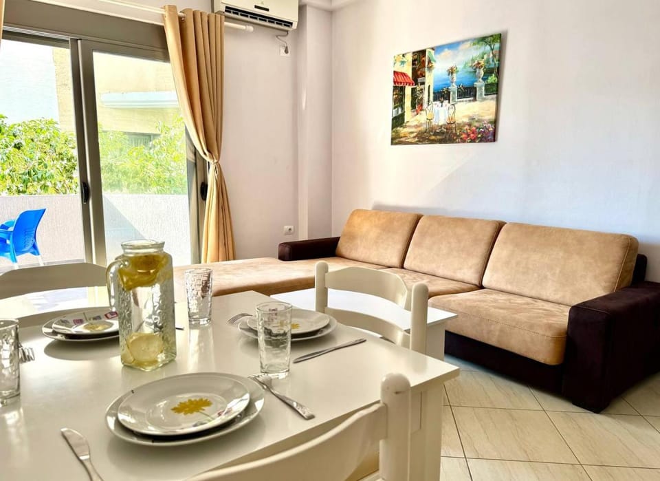 Living room, Seating area, Dining area, air conditioner