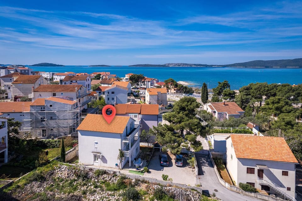 Property building, Day, Bird's eye view, Sea view, Location