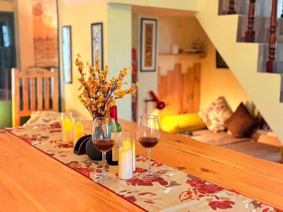 Seating area, Dining area