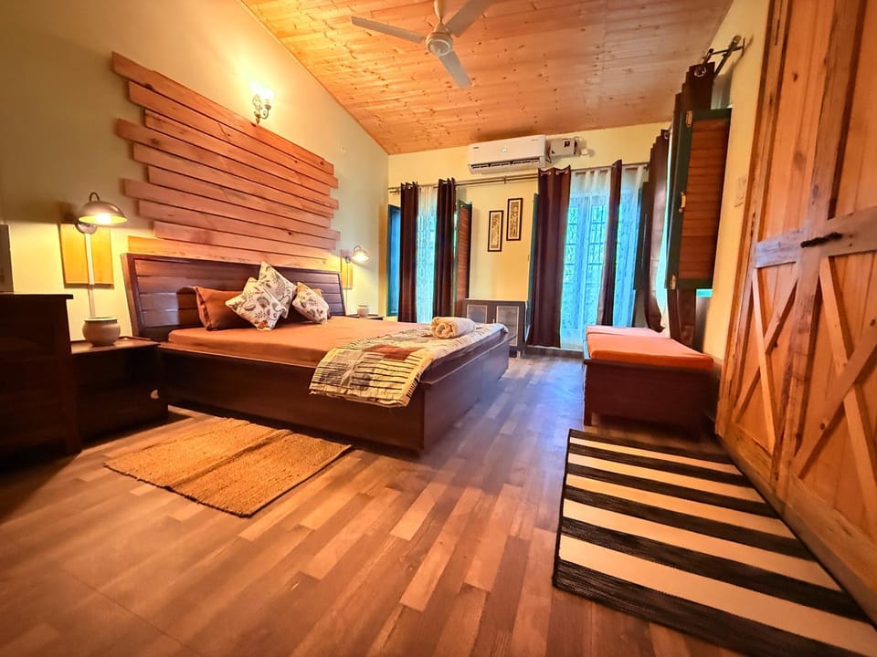 Bedroom, wardrobe, air conditioner