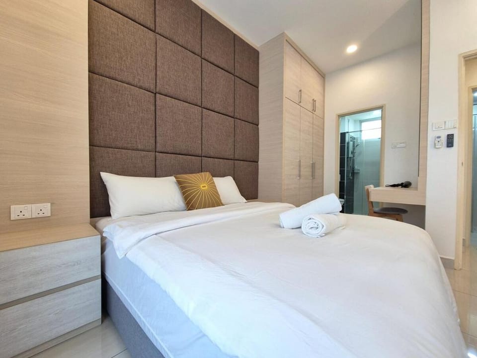 Modern Lux - Walking Distance to Mt Austin 6 Pax Apartment in Johor Bahru
