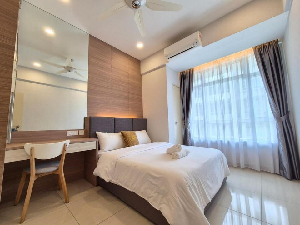 Modern Lux - Walking Distance to Mt Austin 6 Pax Apartment in Johor Bahru