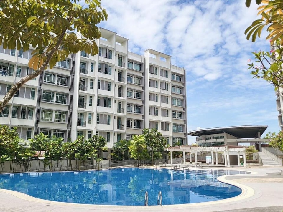 Modern Lux - Walking Distance to Mt Austin 6 Pax Apartment in Johor Bahru