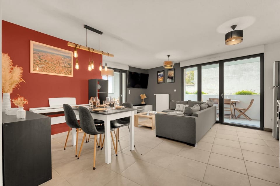Living room, Dining area
