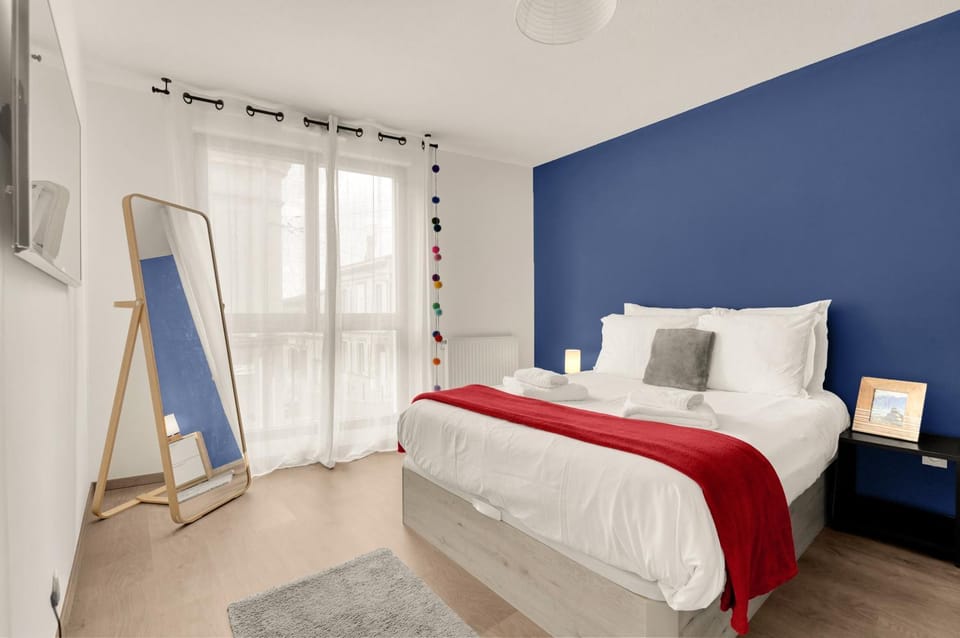 Bed, Photo of the whole room, Bedroom
