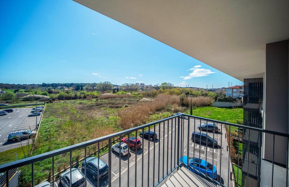 Day, Neighbourhood, Natural landscape, View (from property/room), Balcony/Terrace, Parking