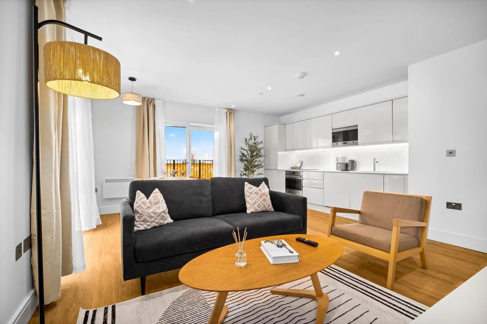 Kitchen or kitchenette, Living room, Seating area, Dining area