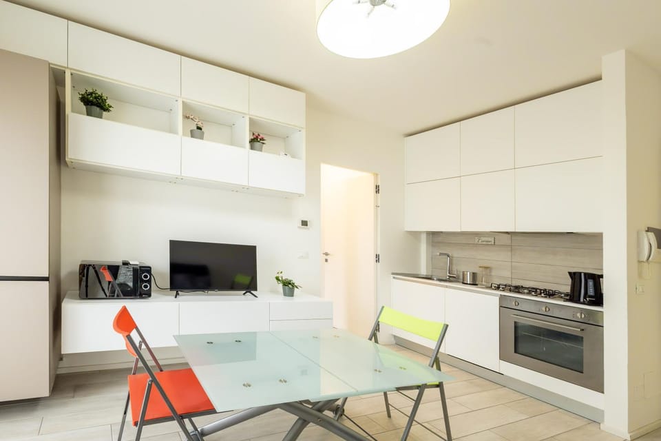 TV and multimedia, Coffee/tea facilities, Kitchen or kitchenette, Living room, Seating area, Dining area, oven, stove