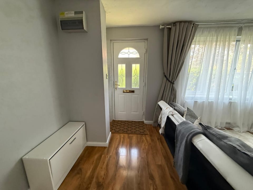 Rafiki Springs - Luxury 5-Bed Home in Milton Keynes Bed and Breakfast in Aylesbury Vale