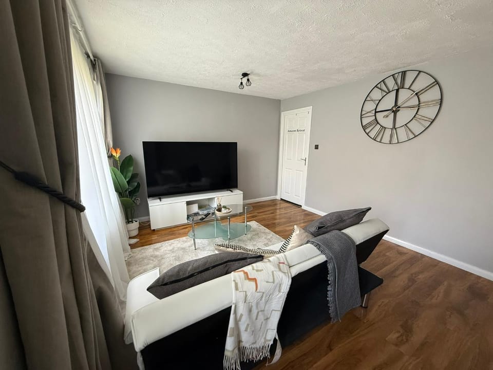 Rafiki Springs - Luxury 5-Bed Home in Milton Keynes Bed and Breakfast in Aylesbury Vale