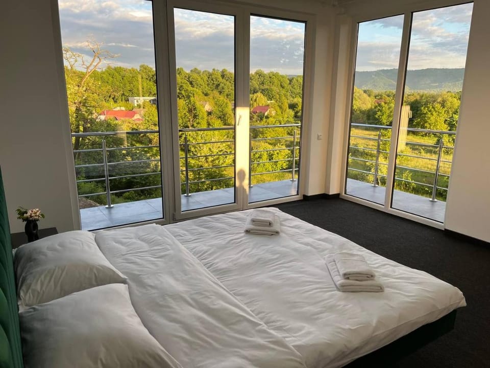 ALLIANCE Hotel NEW 2025 -Breakfast and pool included Hotel in Romania