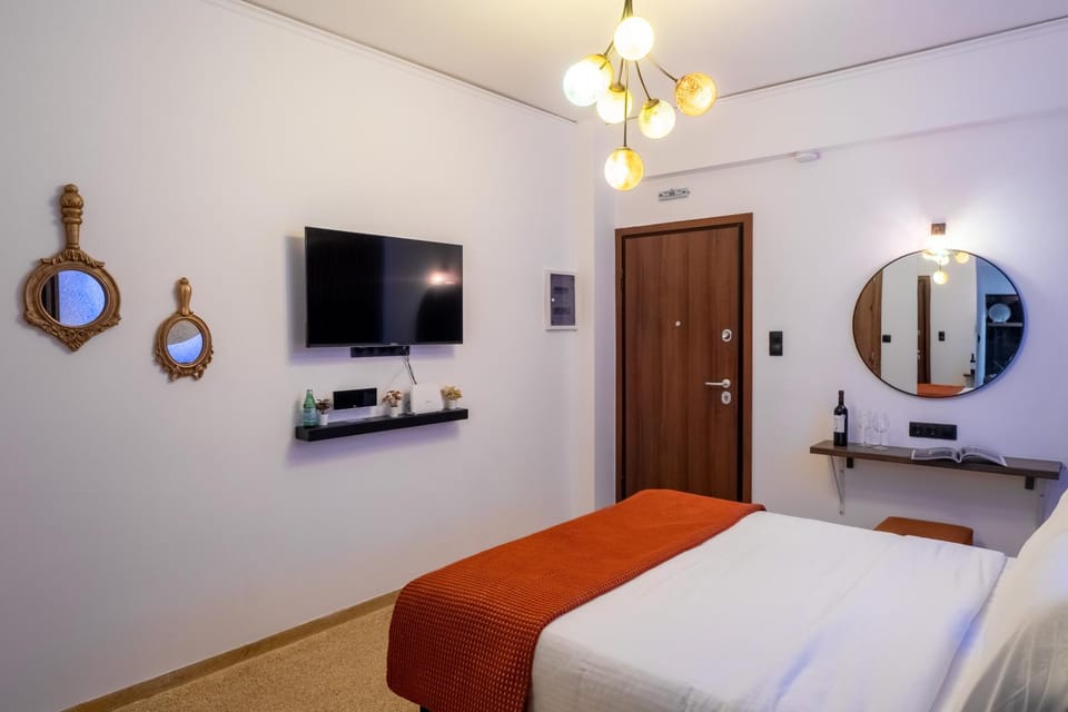 Bed, TV and multimedia, Photo of the whole room