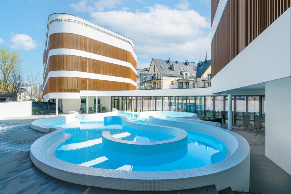 Swimming pool, Swimming pool