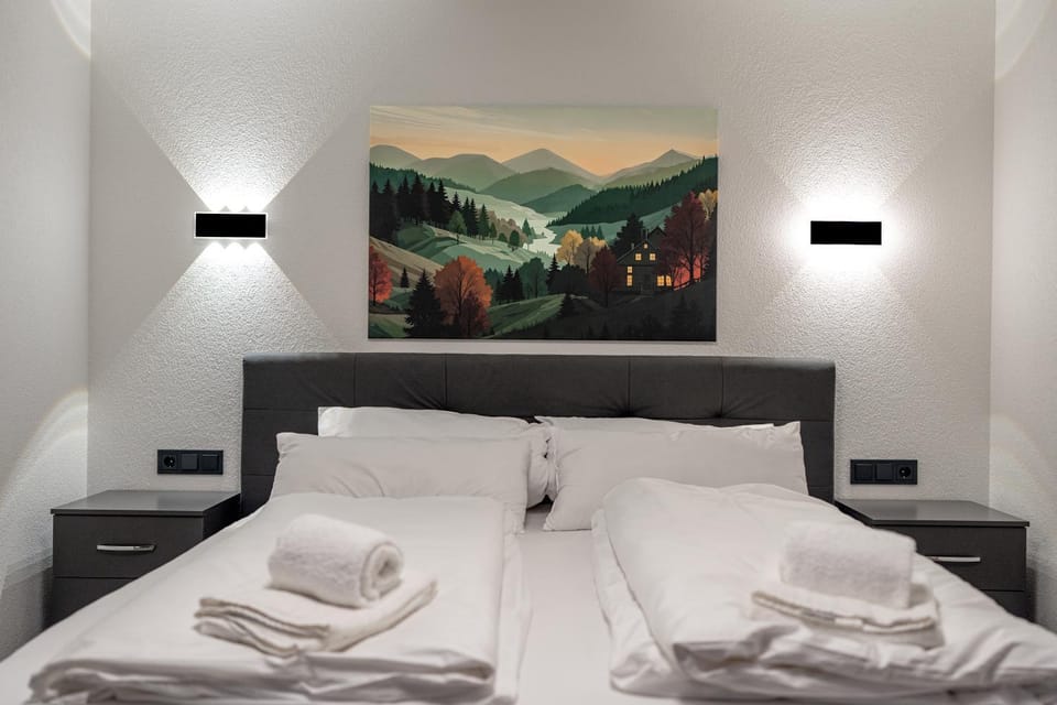 Bed, Photo of the whole room, Bedroom, towels