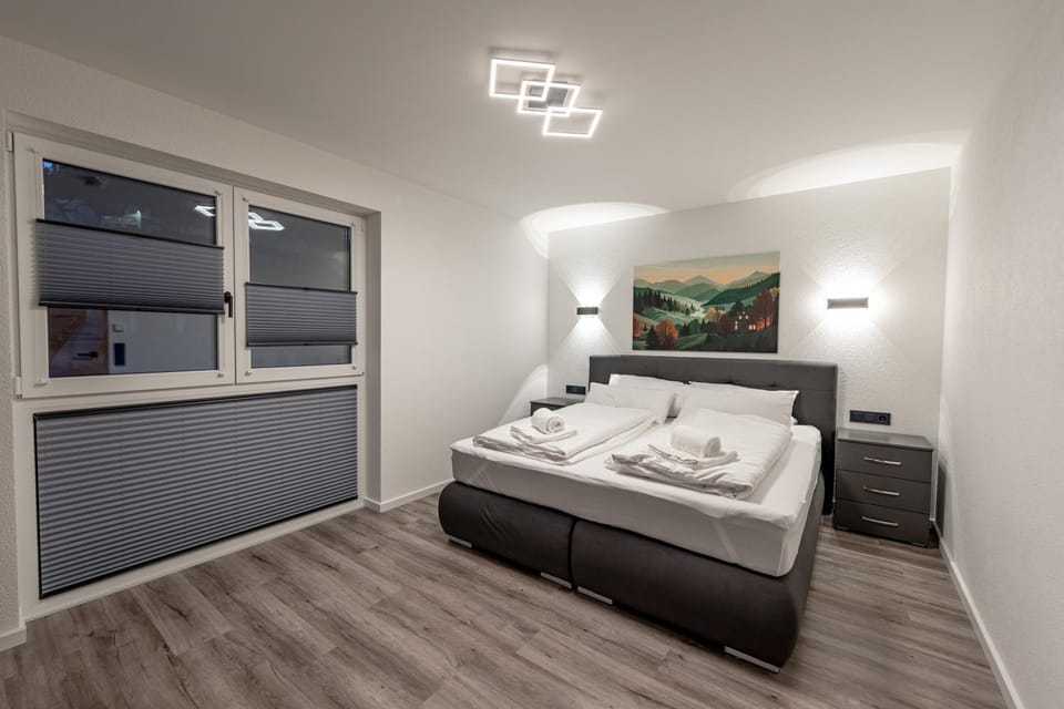 Bed, Photo of the whole room, Bedroom, towels