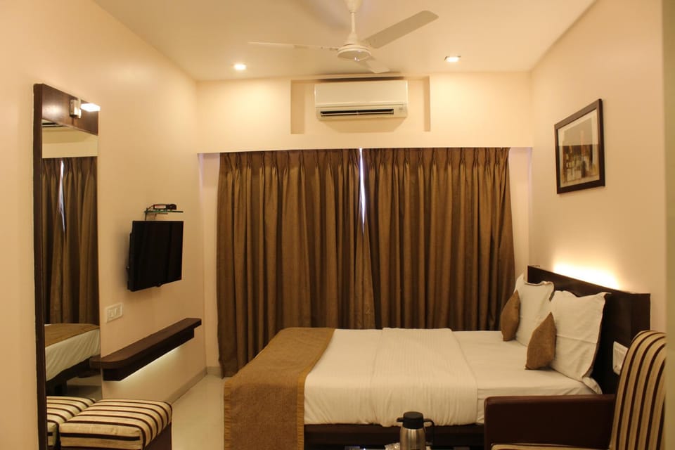 Bed, TV and multimedia, Photo of the whole room, Bedroom, air conditioner