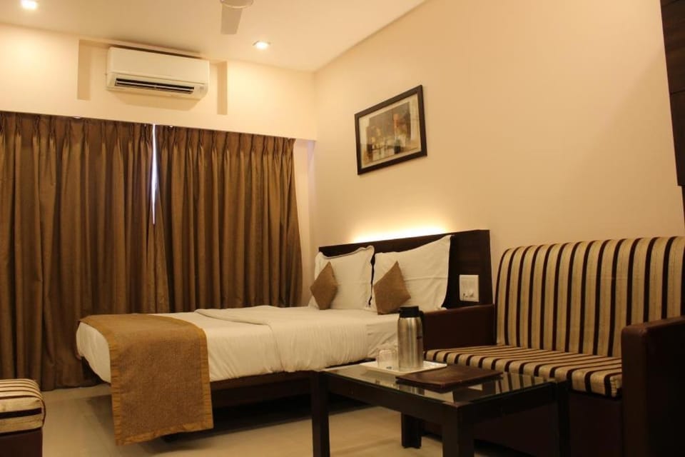 Bed, Photo of the whole room, air conditioner