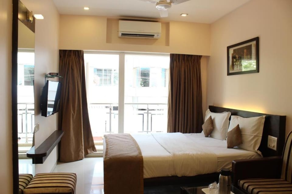 Bed, TV and multimedia, Photo of the whole room, air conditioner