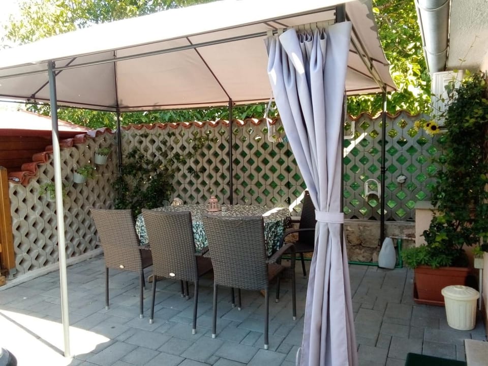 Patio, Garden, Balcony/Terrace, Seating area