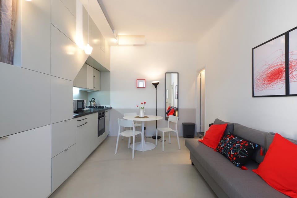 Living room, Seating area, Dining area, oven, stove