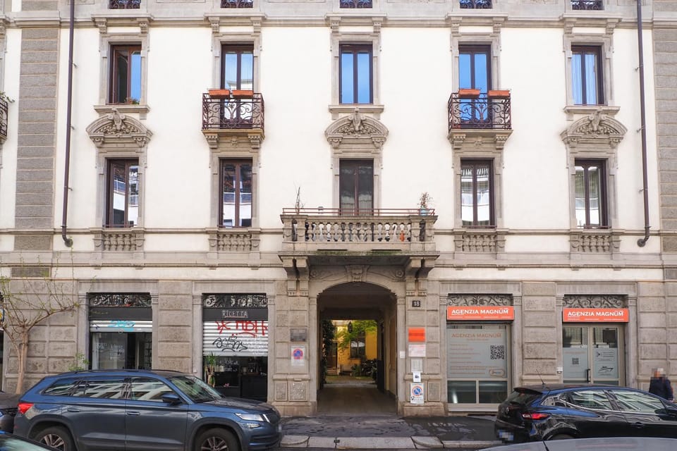 Facade/entrance