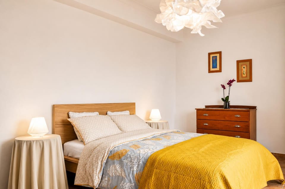 Bed, Bedroom, Street view, Quiet street view, internet, wardrobe
