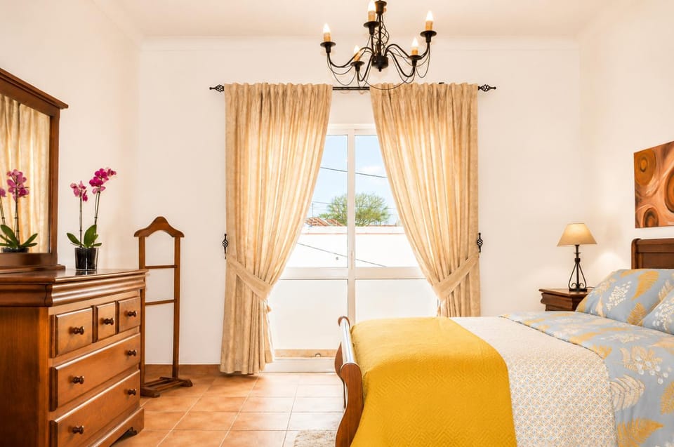 Bed, Balcony/Terrace, Bedroom, Street view, Quiet street view, internet, wardrobe