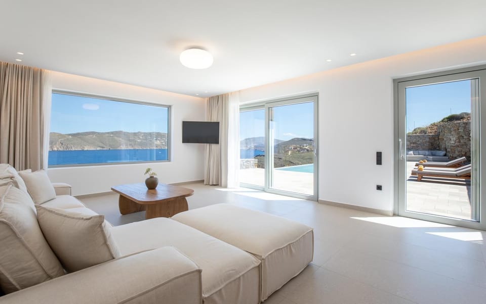 TV and multimedia, View (from property/room), Living room, Seating area, Sea view
