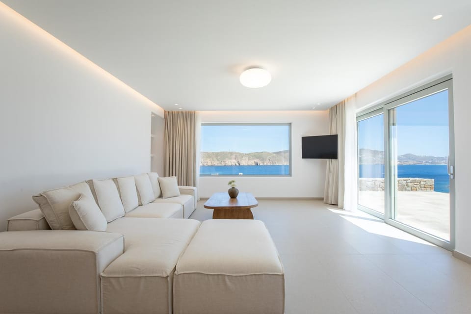 TV and multimedia, Living room, Seating area, Sea view