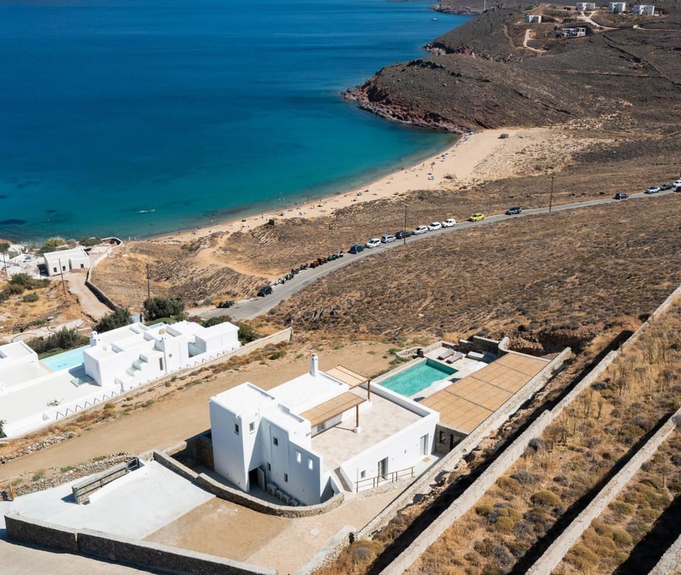 Property building, Natural landscape, Bird's eye view, Beach, Sea view, Swimming pool