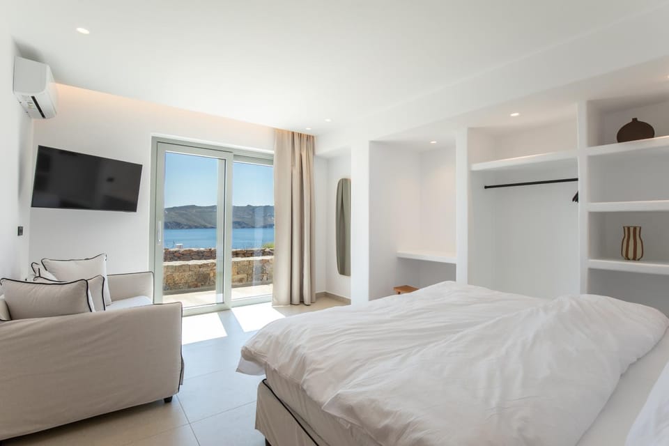 Bed, Photo of the whole room, Sea view