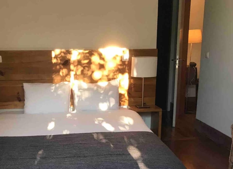 Quiet and Charming Home - with Yard, City Center Apartment in Lisbon