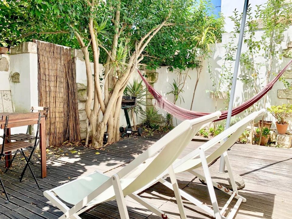 Quiet and Charming Home - with Yard, City Center Apartment in Lisbon