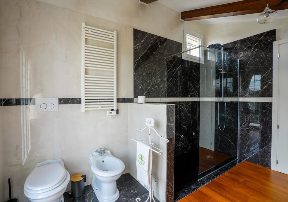 Shower, Toilet, Spring, Winter, Summer, Bathroom, Balcony/Terrace, Bedroom, Autumn, Garden view, Landmark view, Pool view, bidet