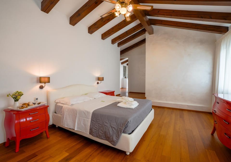Spring, Bed, Day, Winter, Summer, Photo of the whole room, Bedroom, Autumn, Breakfast, internet, wardrobe, air conditioner